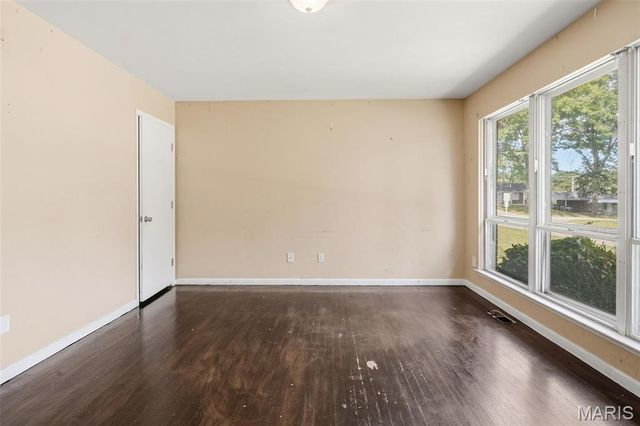 1506 Varnum Drive, St Louis, MO 63136