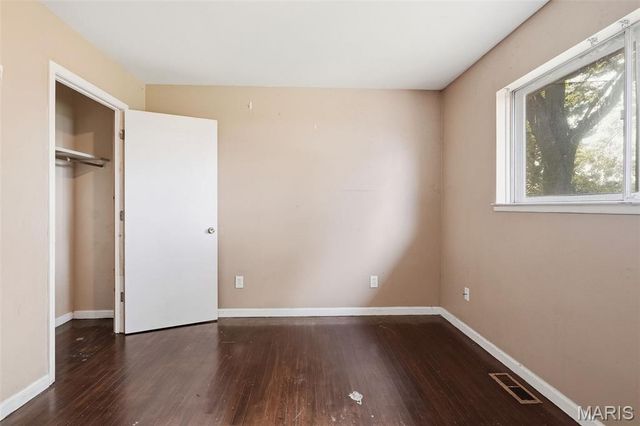 1506 Varnum Drive, St Louis, MO 63136