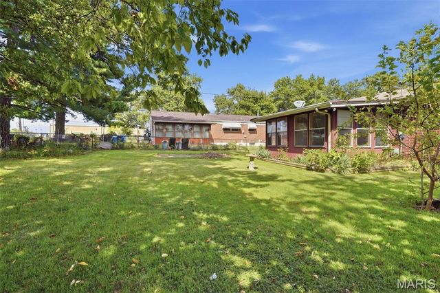 1506 Varnum Drive, St Louis, MO 63136
