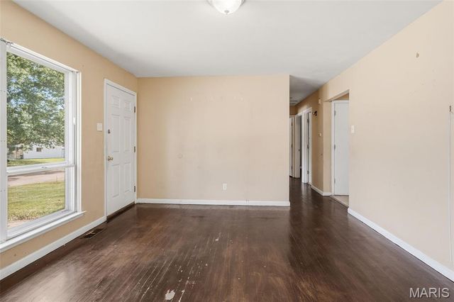 1506 Varnum Drive, St Louis, MO 63136