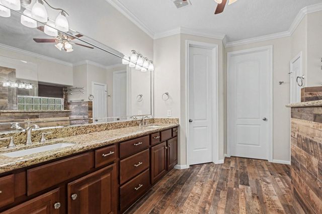 52 La Jolla Circle, Montgomery, TX 77356