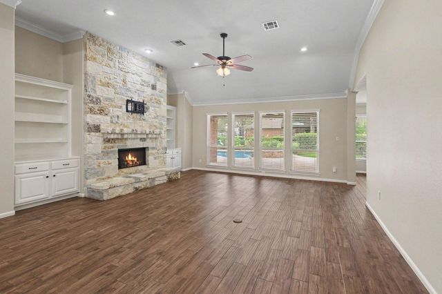 52 La Jolla Circle, Montgomery, TX 77356