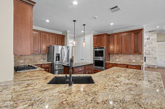 52 La Jolla Circle, Montgomery, TX 77356