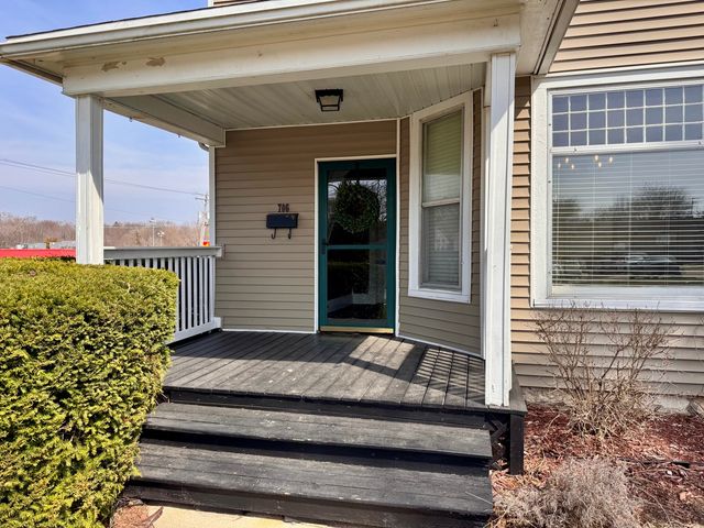 706 S Hennepin Avenue, Dixon, IL 61021