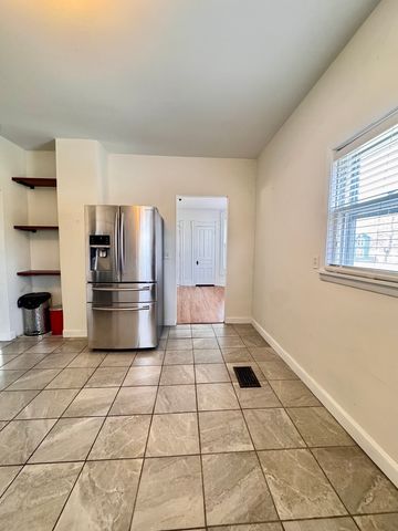 706 S Hennepin Avenue, Dixon, IL 61021