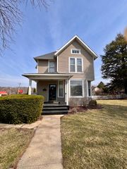 706 S Hennepin Avenue, Dixon, IL 61021