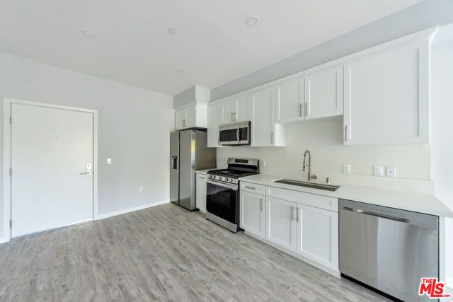 5506 Thornburn Street 401, Los Angeles, CA 90045