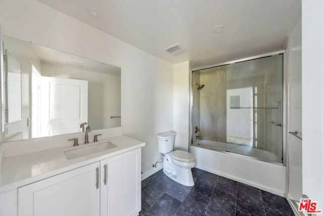 5506 Thornburn Street 401, Los Angeles, CA 90045