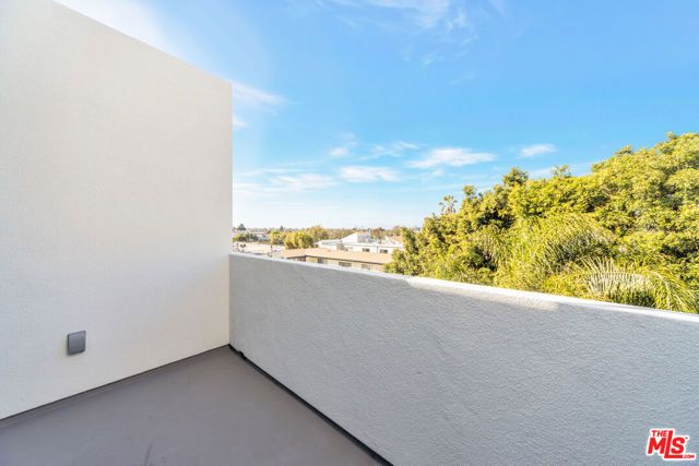 5506 Thornburn Street 401, Los Angeles, CA 90045