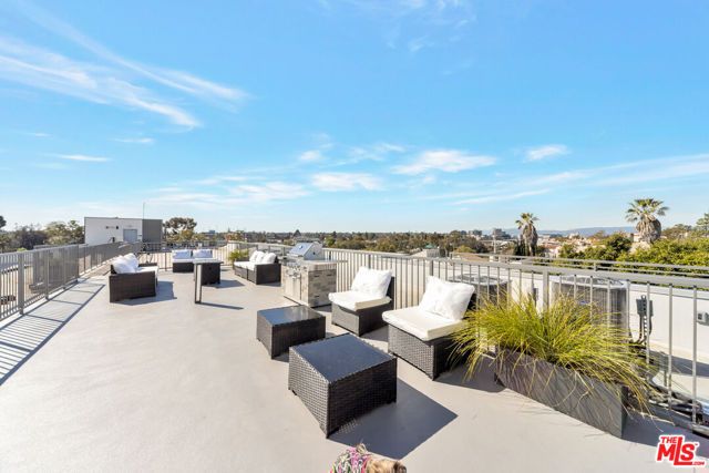 5506 Thornburn Street 401, Los Angeles, CA 90045