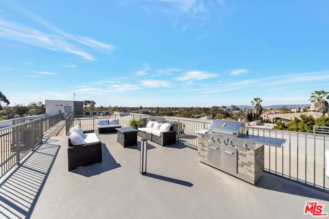 5506 Thornburn Street 401, Los Angeles, CA 90045