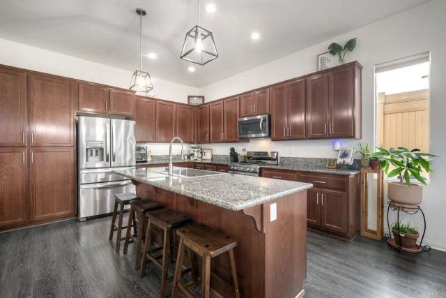 628 Topaz Court, Vista, CA 92083