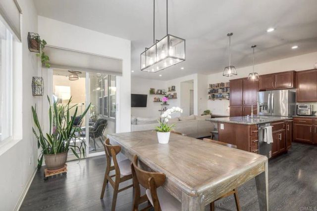 628 Topaz Court, Vista, CA 92083