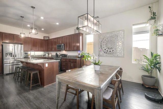 628 Topaz Court, Vista, CA 92083