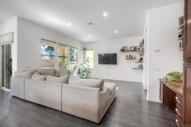 628 Topaz Court, Vista, CA 92083