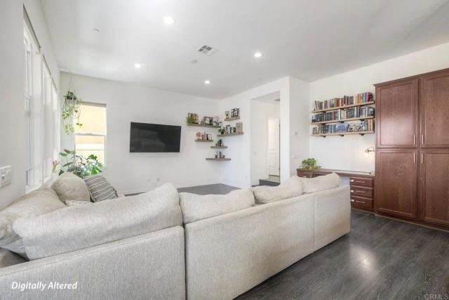 628 Topaz Court, Vista, CA 92083