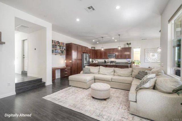 628 Topaz Court, Vista, CA 92083