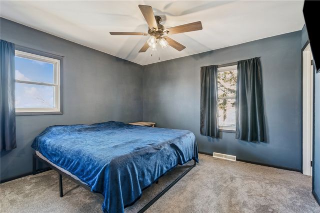 338 Hampden Dr, Cedar Rapids, IA 52402