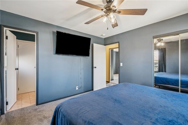 338 Hampden Dr, Cedar Rapids, IA 52402