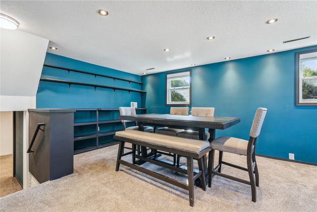 338 Hampden Dr, Cedar Rapids, IA 52402