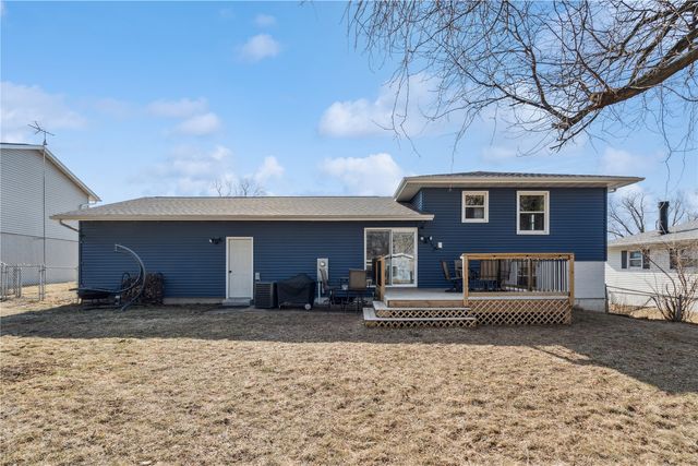 338 Hampden Dr, Cedar Rapids, IA 52402
