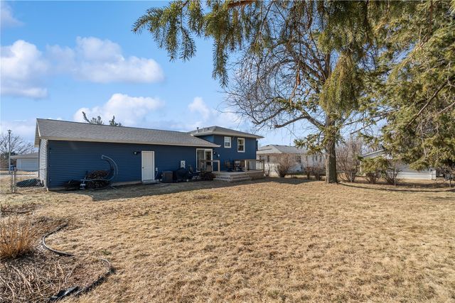 338 Hampden Dr, Cedar Rapids, IA 52402