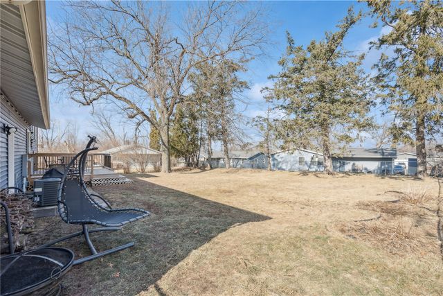 338 Hampden Dr, Cedar Rapids, IA 52402