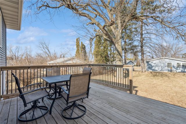 338 Hampden Dr, Cedar Rapids, IA 52402