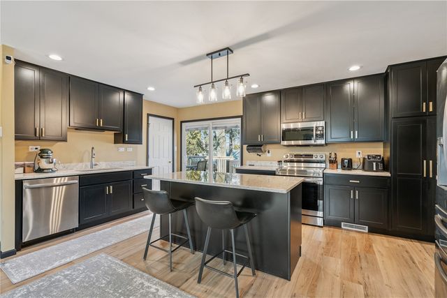 338 Hampden Dr, Cedar Rapids, IA 52402