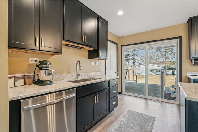 338 Hampden Dr, Cedar Rapids, IA 52402