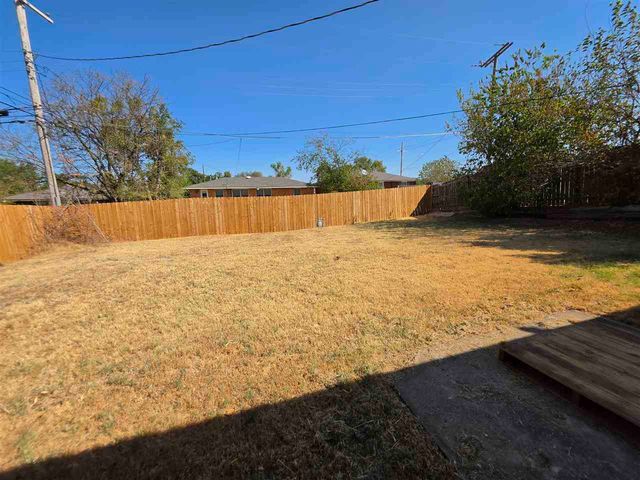 3803 NW Lake Ave, Lawton, OK 73505
