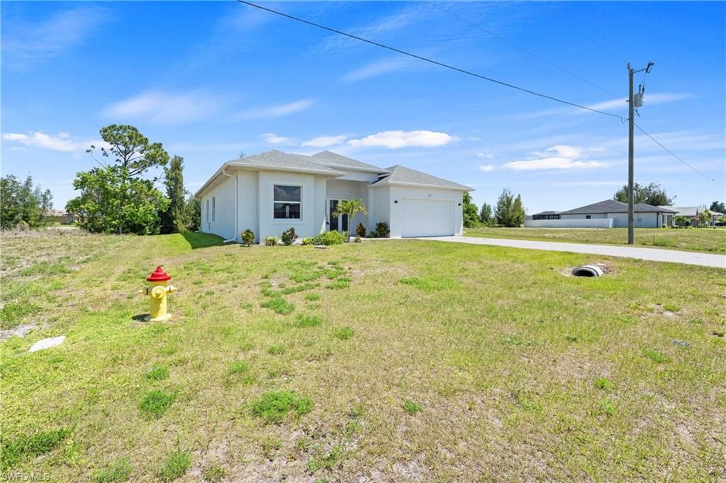 Image 31 of property listing at 121 8th TER, Cape Coral, FL 33909