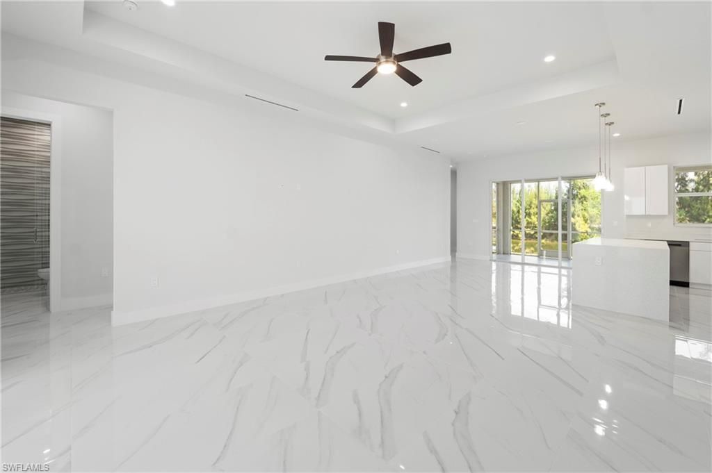 Image 5 of property listing at 121 8th TER, Cape Coral, FL 33909