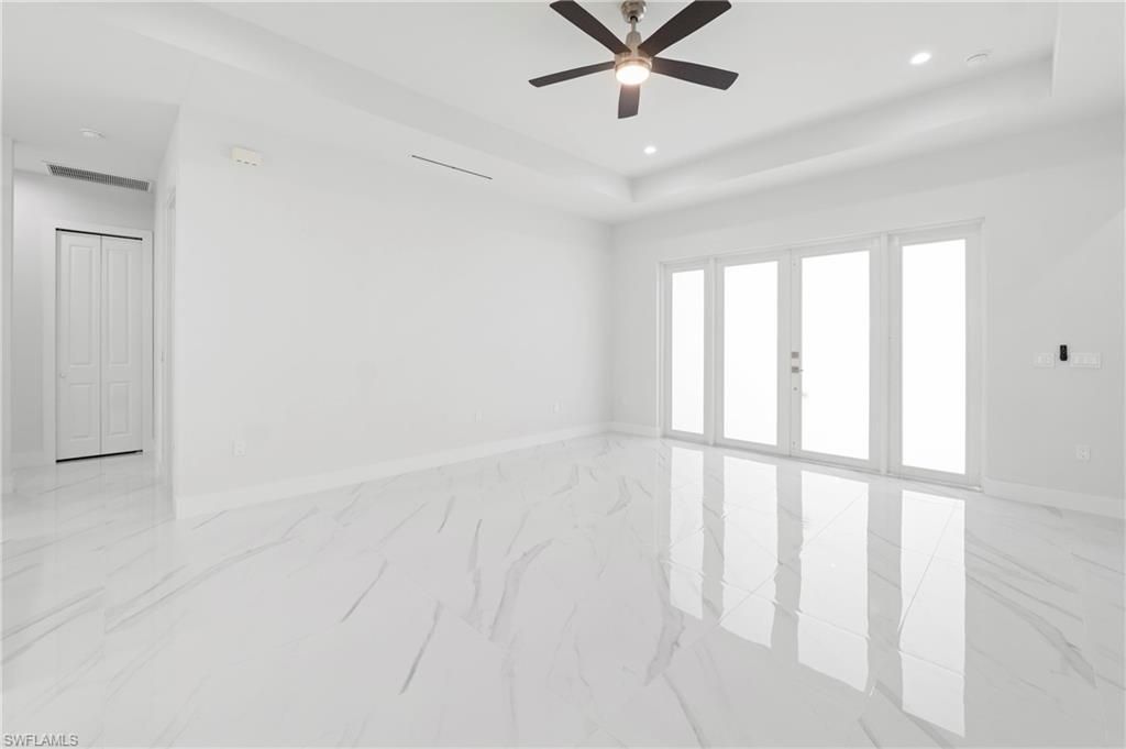Image 7 of property listing at 121 8th TER, Cape Coral, FL 33909