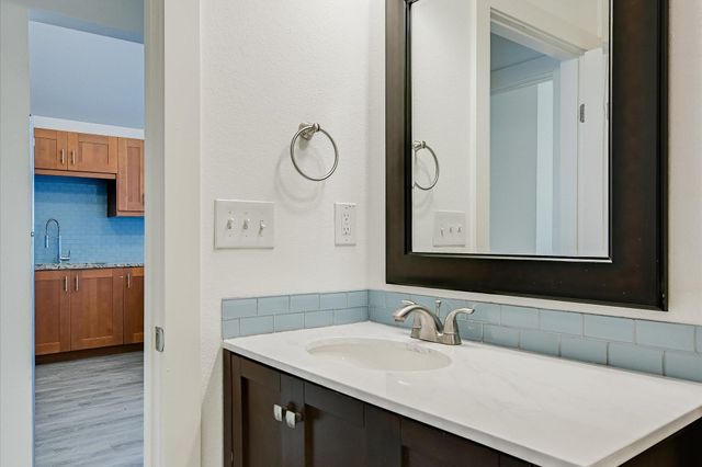 1311 E 52nd ST 2, Austin, TX 78723