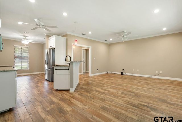 207 Senter Ave, Whitehouse, TX 75791