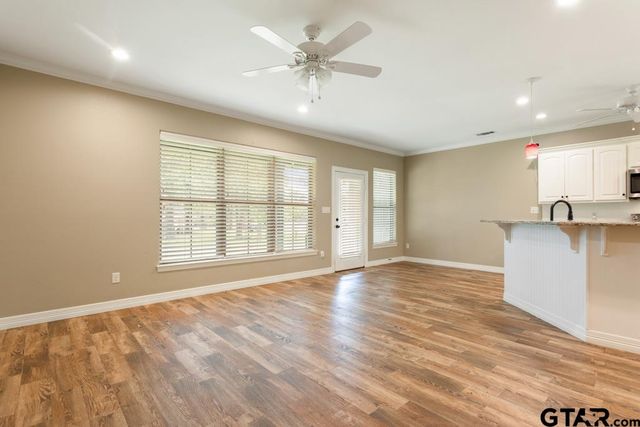 207 Senter Ave, Whitehouse, TX 75791