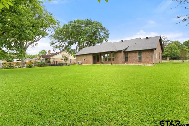 207 Senter Ave, Whitehouse, TX 75791