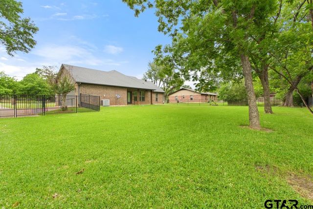 207 Senter Ave, Whitehouse, TX 75791