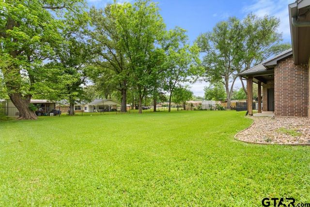 207 Senter Ave, Whitehouse, TX 75791
