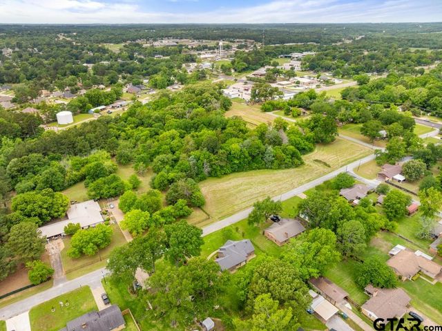 207 Senter Ave, Whitehouse, TX 75791