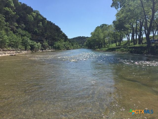 831 Wade Road, New Braunfels, TX 78132