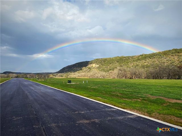 831 Wade Road, New Braunfels, TX 78132