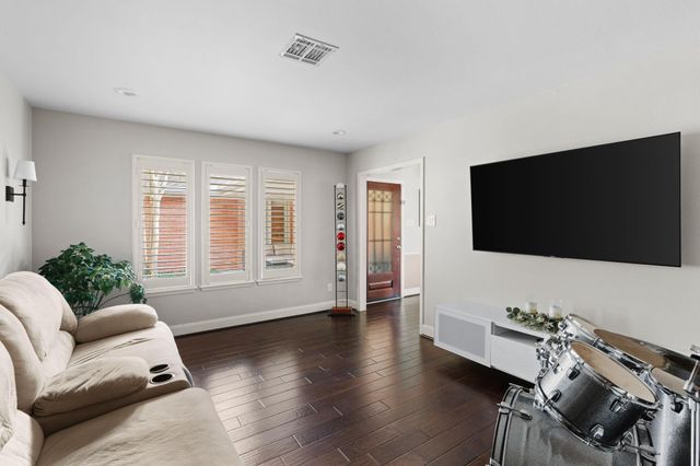 5743 Jason Street, Houston, TX 77096