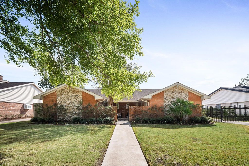 5743 Jason Street, Houston, TX 77096