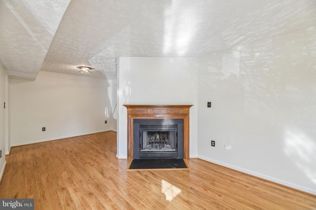 6101-B HOSKINS HOLLOW CIR, Centreville, VA 20121