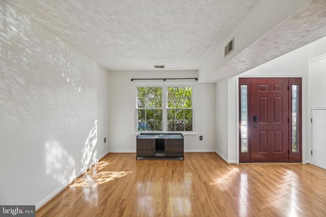 6101-B HOSKINS HOLLOW CIR, Centreville, VA 20121