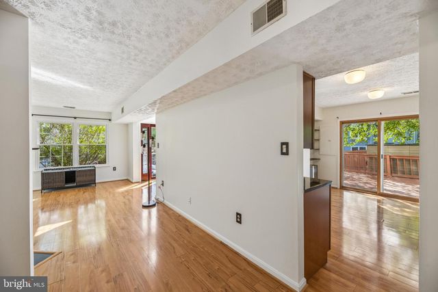 6101-B HOSKINS HOLLOW CIR, Centreville, VA 20121