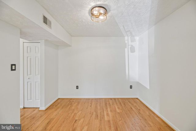 6101-B HOSKINS HOLLOW CIR, Centreville, VA 20121