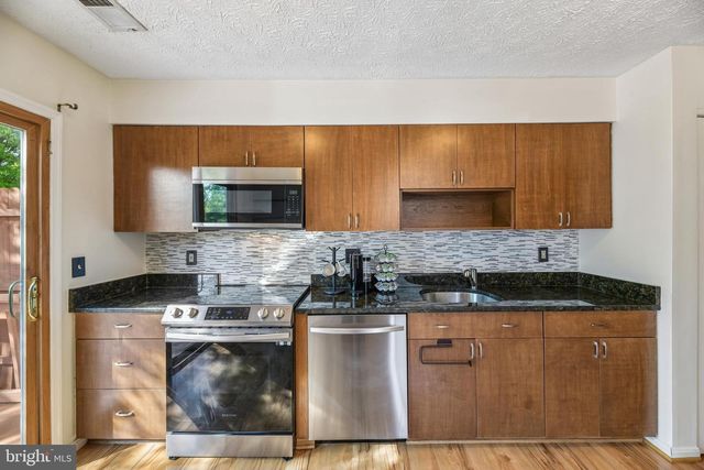 6101-B HOSKINS HOLLOW CIR, Centreville, VA 20121
